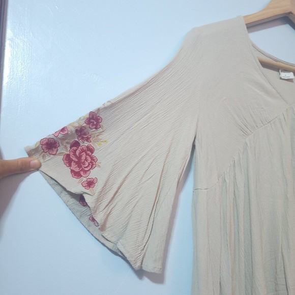 By Together V-Neck Embroidered Floral Sleeve Babydoll Tee Shirt Women's S Small - Picture 3 of 6